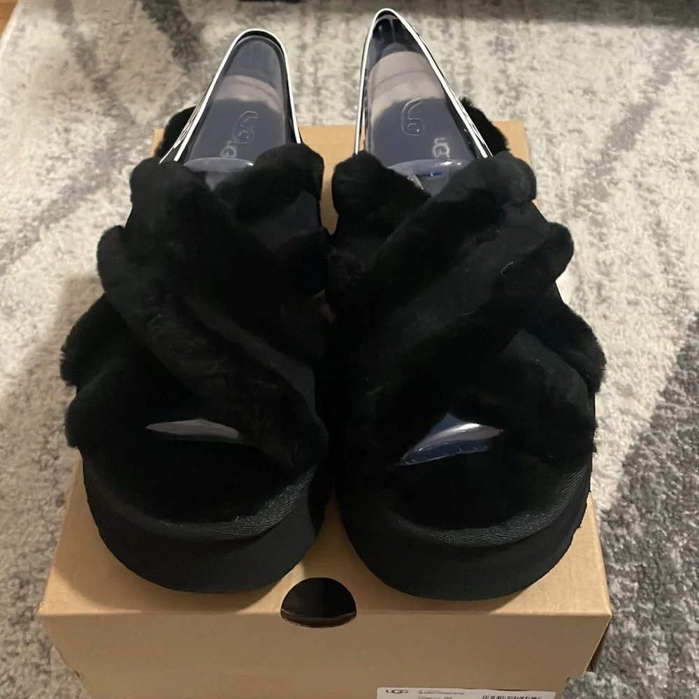 NIB UGG Slipper size 9 - Picture 9 of 9